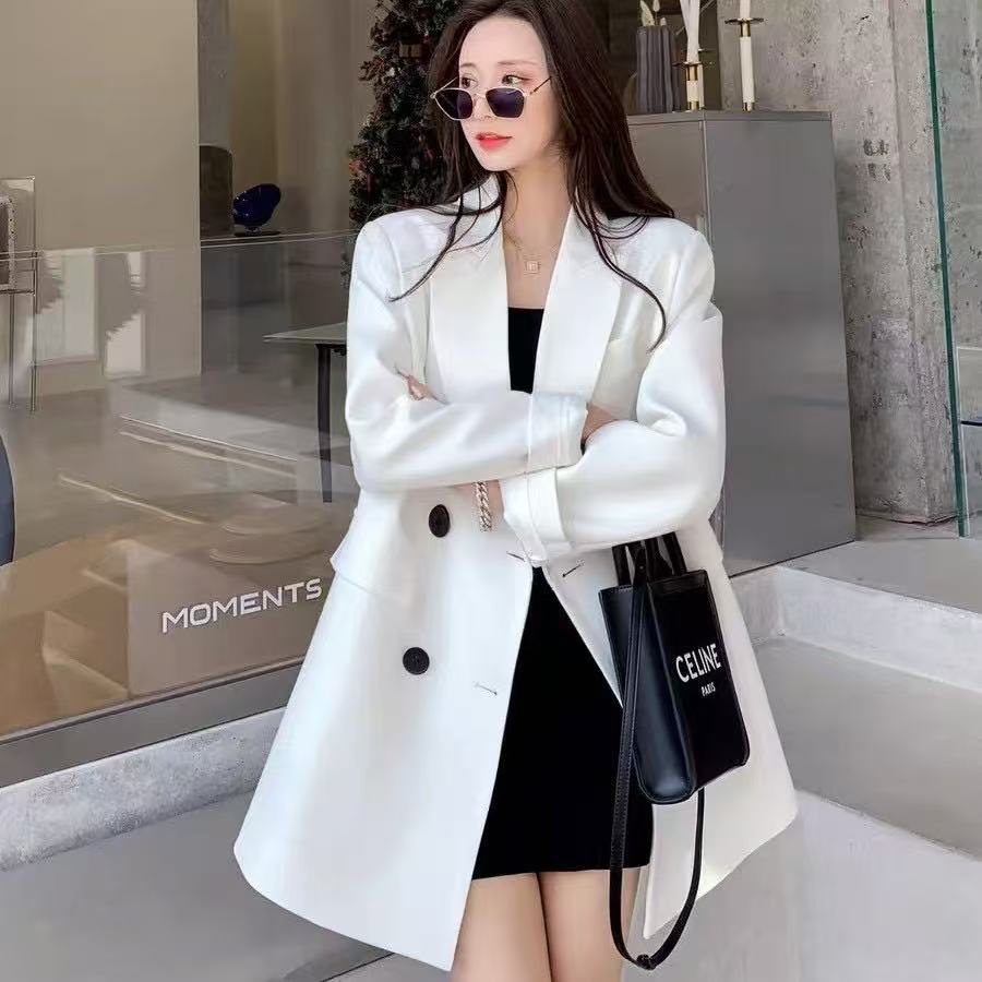 T1124  Women's suits