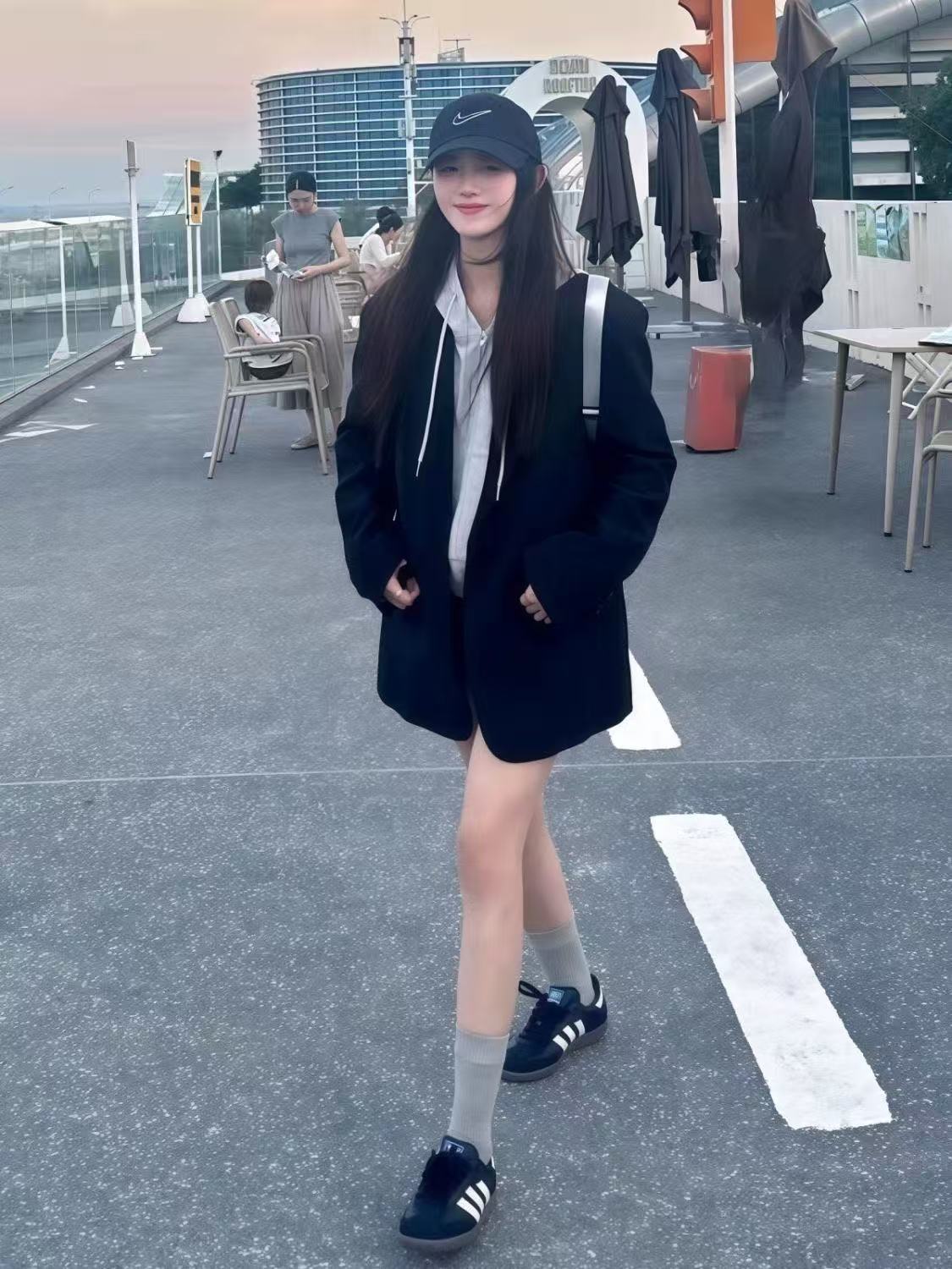 T1426  Women's suits