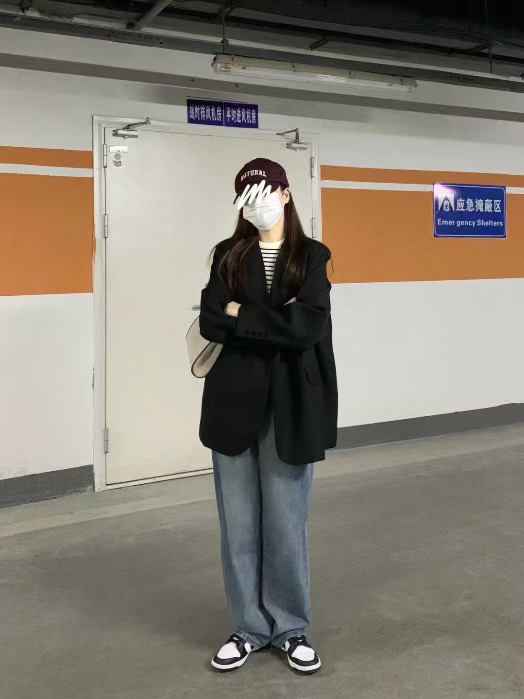 T1468  Women's suits