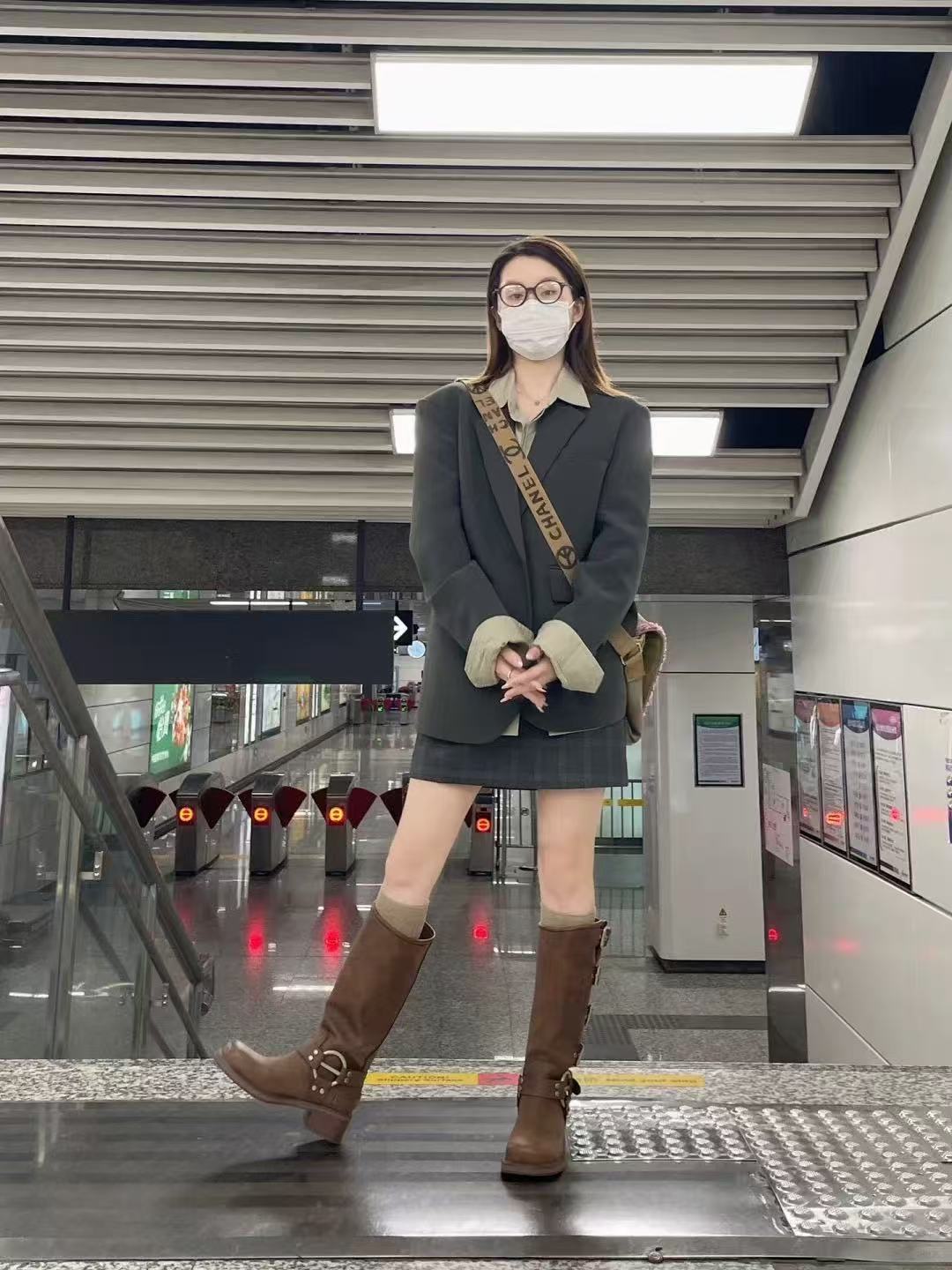 T1575  Women's suits