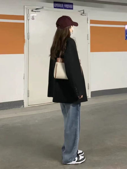 T1589  Women's suits