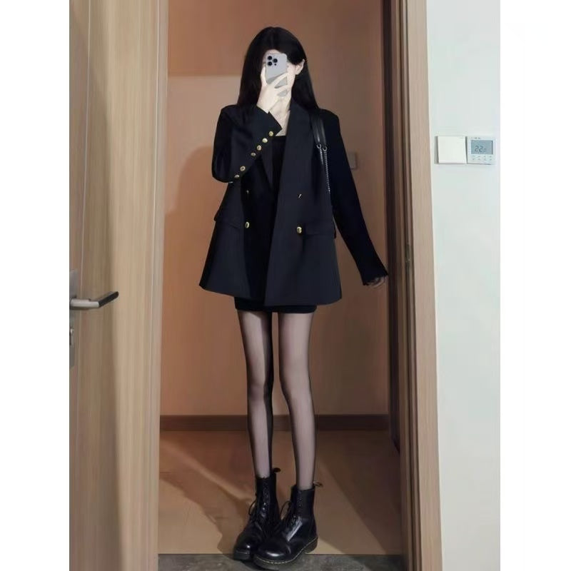 T1610  Women's suits