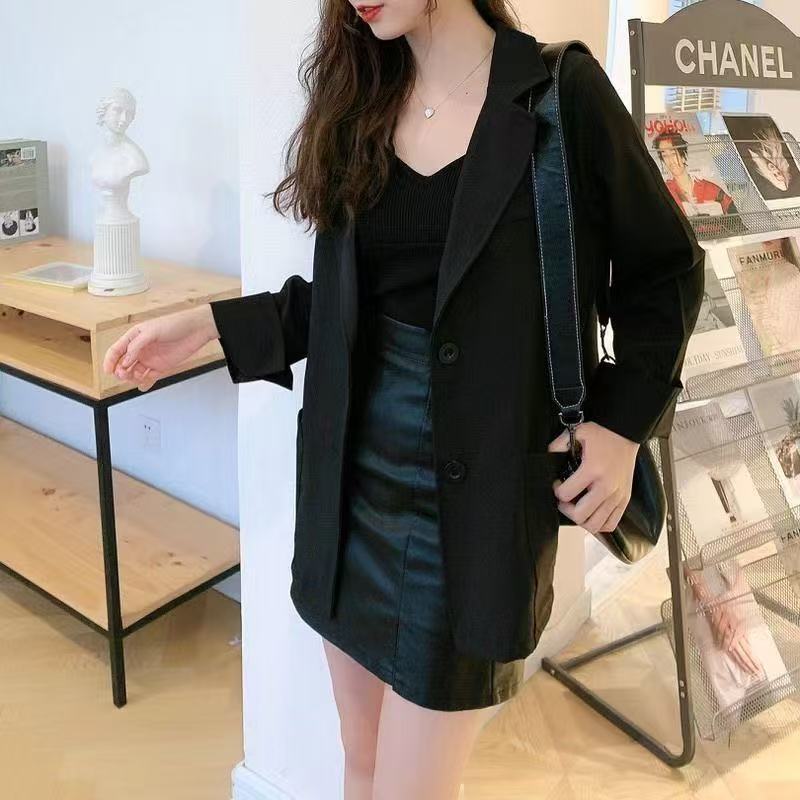 T1616  Women's suits