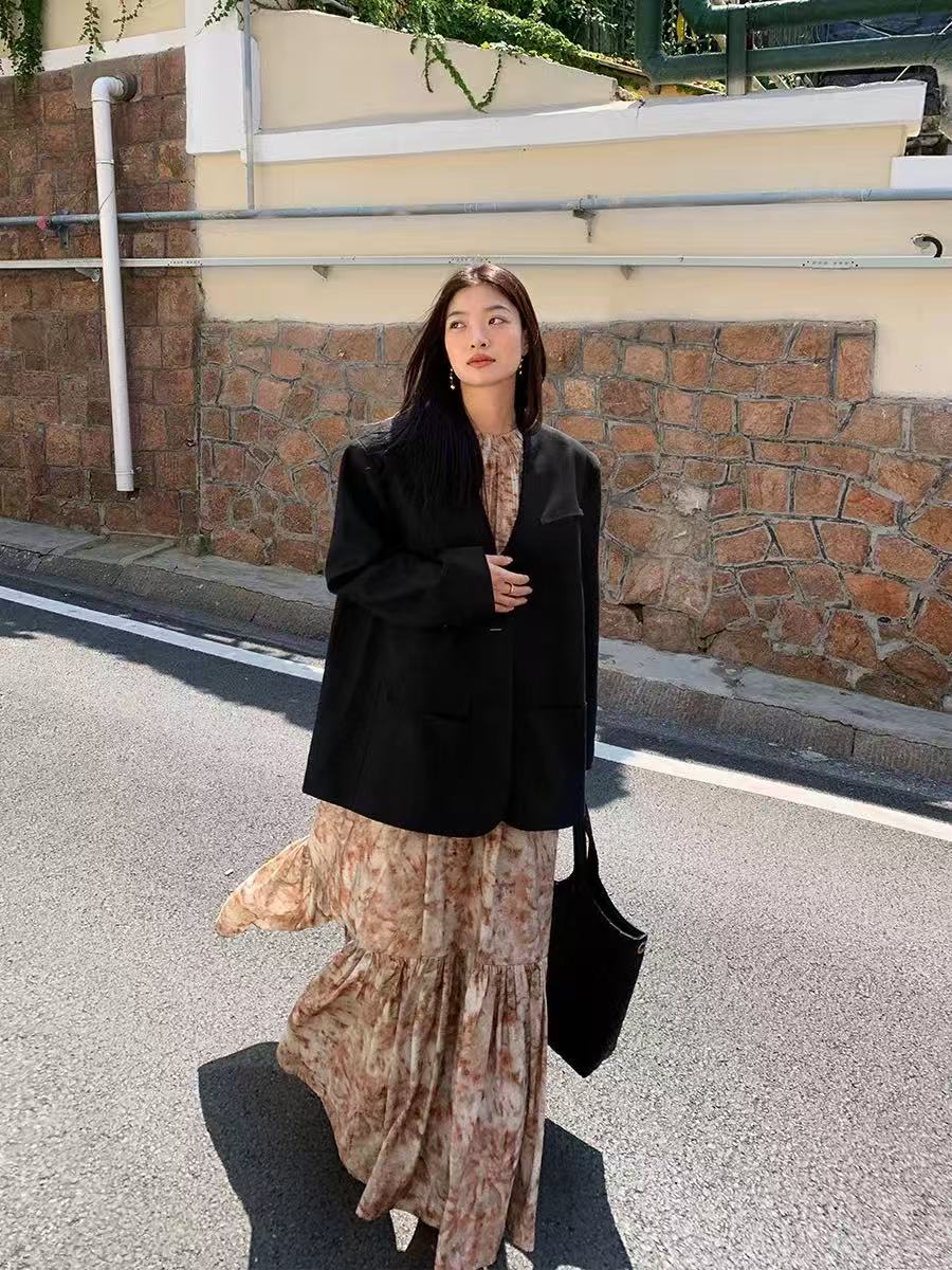 T1680  Women's suits